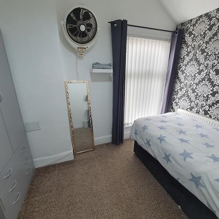 Private Room In Кардіфф Екстер'єр фото