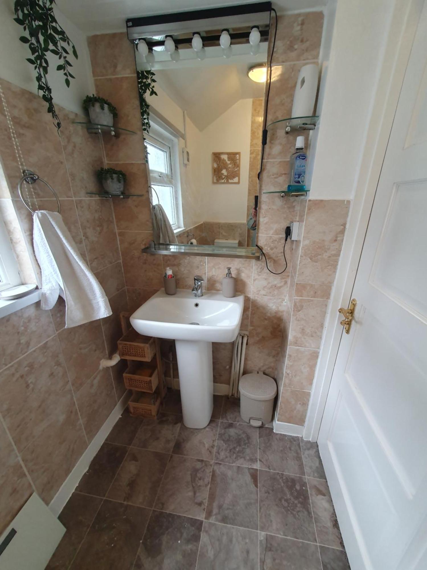 Private Room In Кардіфф Екстер'єр фото