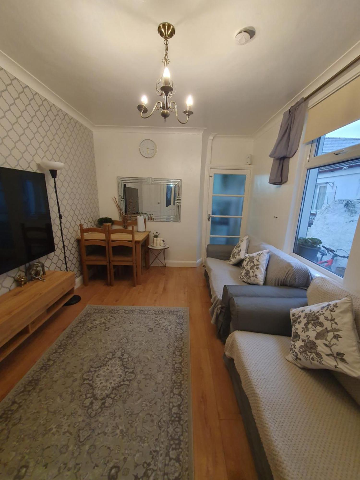 Private Room In Кардіфф Екстер'єр фото